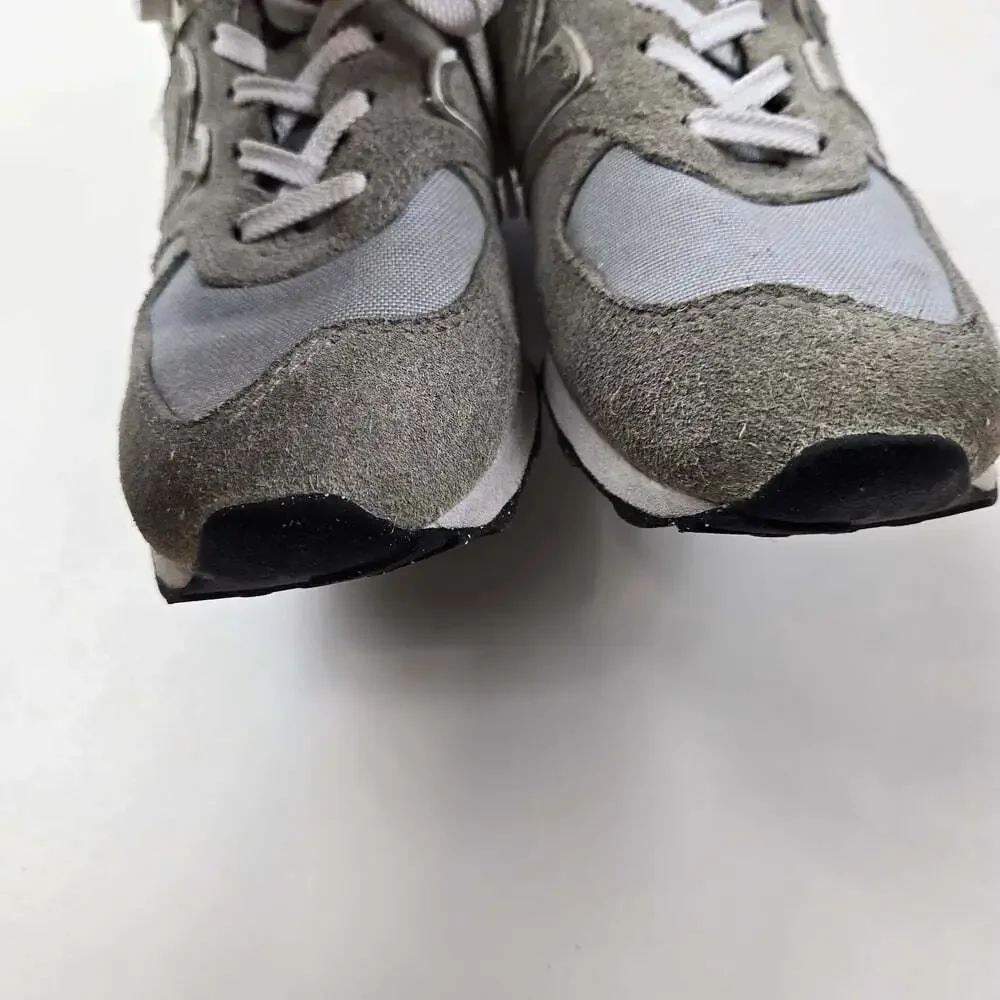 New Balance 574 Kids Gray and White Sneakers Size 2 Youth